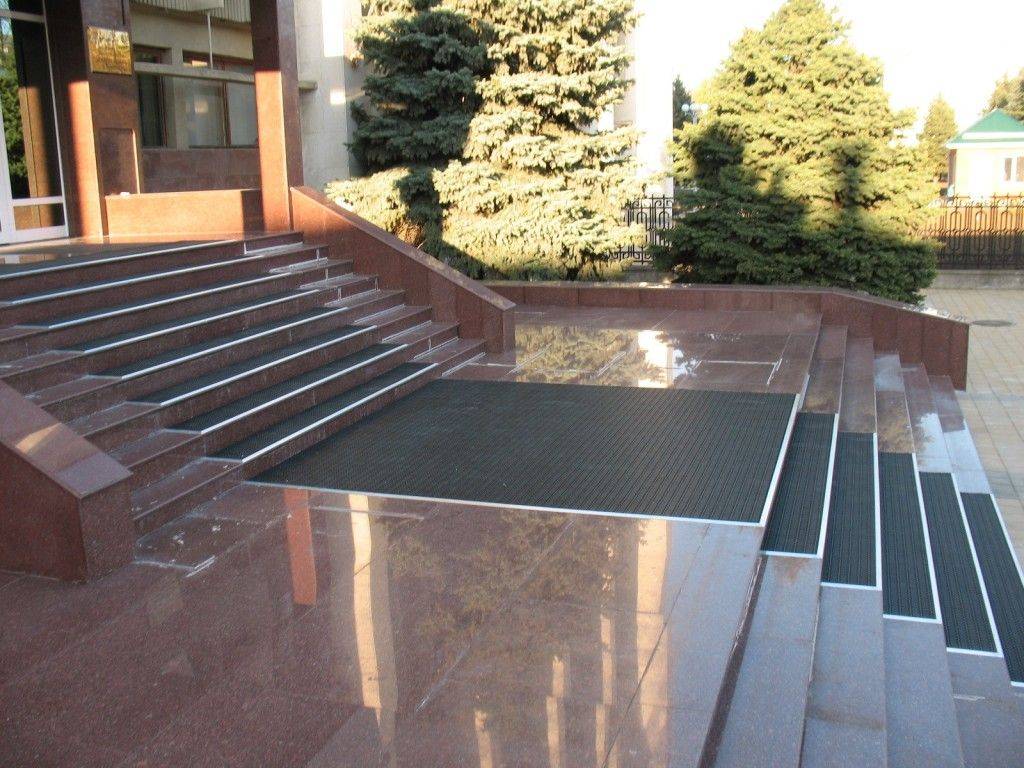 Чем покрыть ступени крыльца лучше: выбор и укладка облицовочного материала - 1drevo.ru