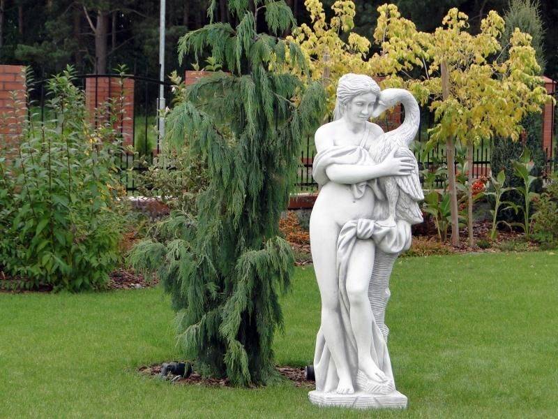 Садовые фигурки из гипса: из чего делают садовые скульптуры