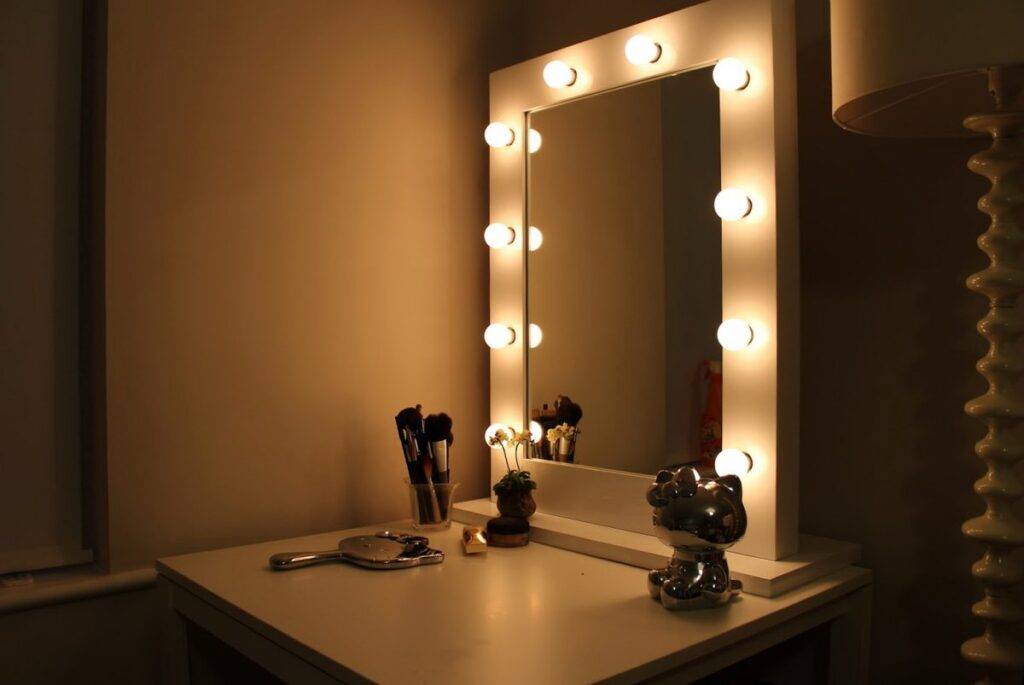 Гримерное зеркало: с лампочками по периметру своими руками, для визажиста
