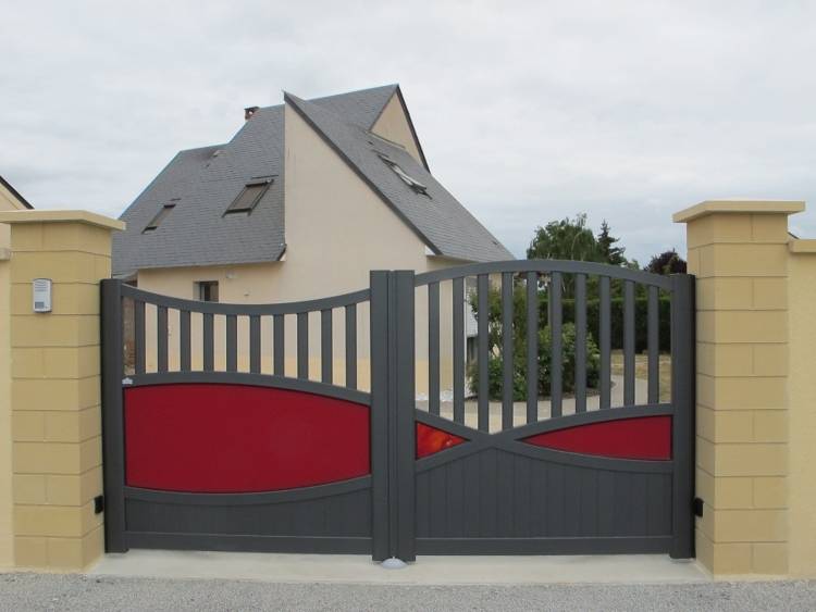 Красивые ворота для частного дома — 25 фото-идей, обзор материалов и конструкций