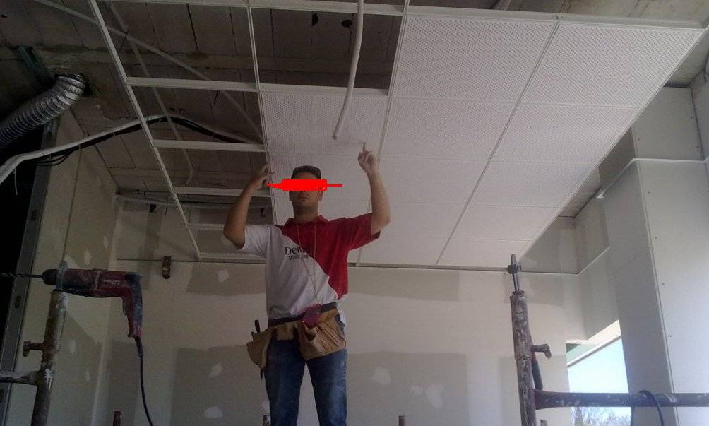 Монтаж подвесного потолка армстронг своими руками: пошаговая инструкция