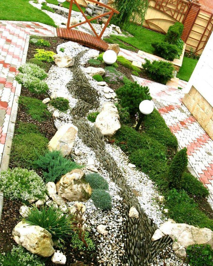 Сухой ручей своими руками – пересохший ручей на даче с мостиком – дизайн, камни, цветы и растения – поэтапное руководство + фото