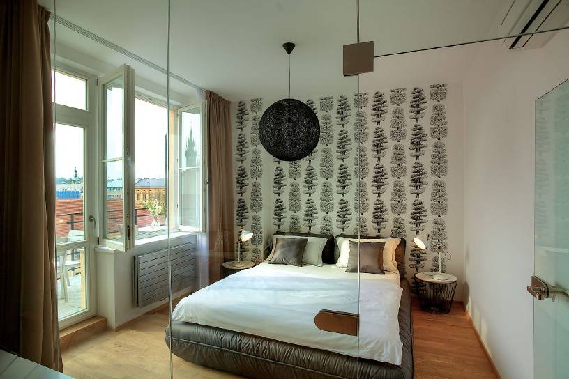 Спальня с балконом - 120 фото необычных современных идей оформления спальни
