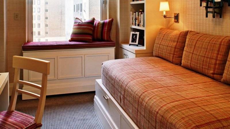 Варианты дивана и кровати в дизайне спальной комнаты