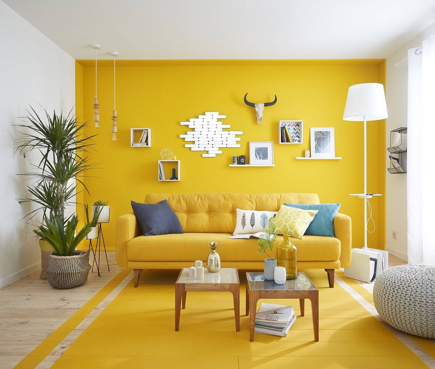 Желтые обои – специфика цвета, дизайнерские идеи