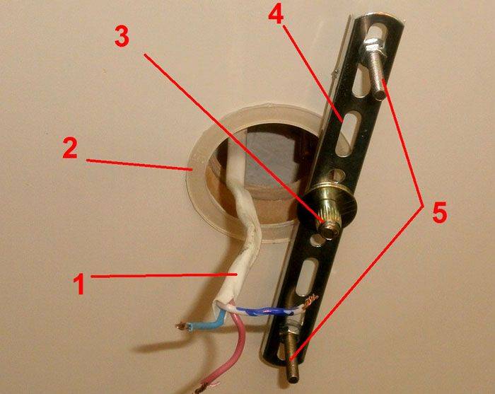 Как правильно вешать люстру на крюк или кронштейн самостоятельно