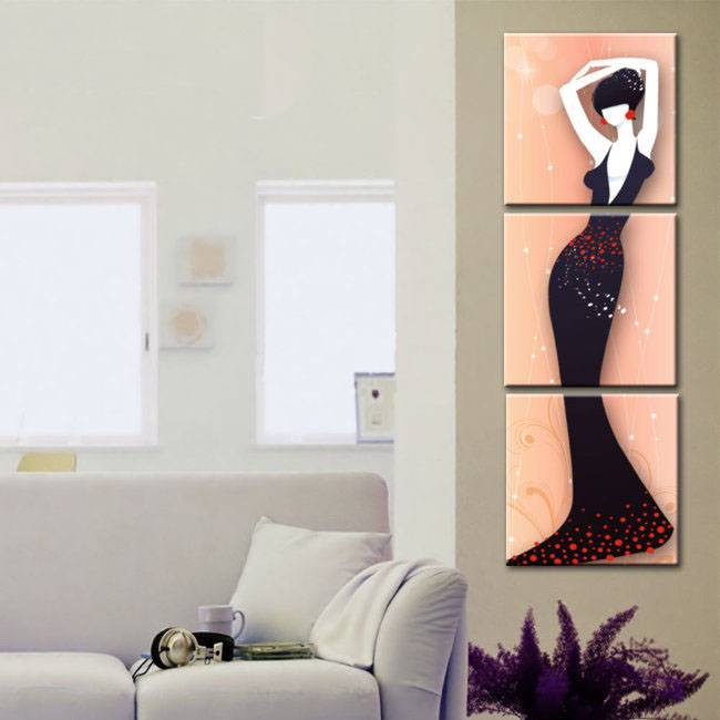 Модульные картины в интерьере гостиной над диваном фото