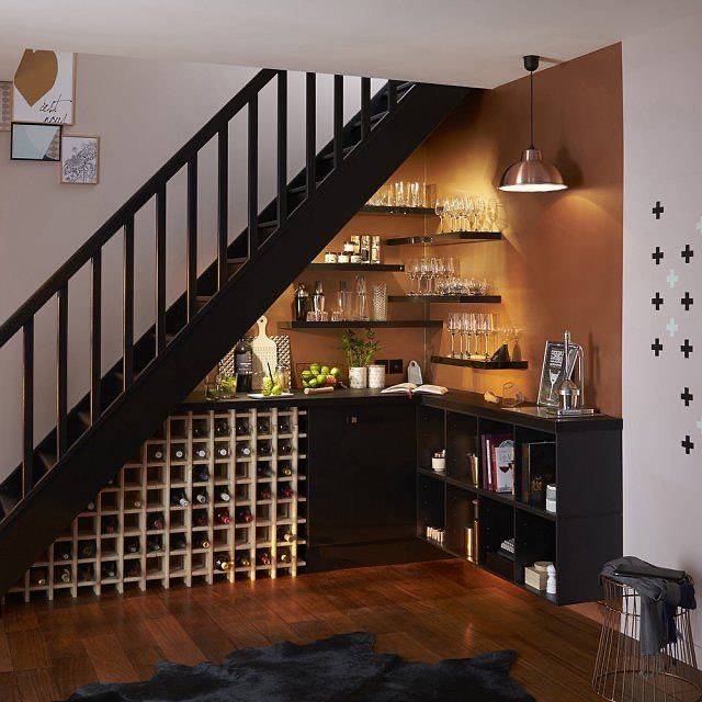 Пространство под лестницей - как использовать правильно в дизайне интерьера
