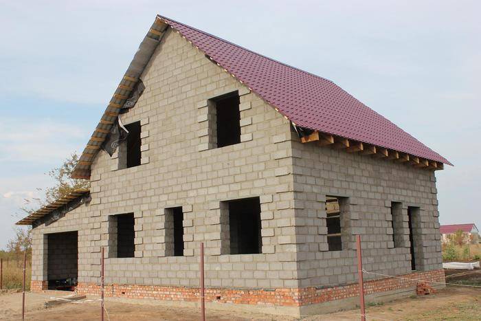 Плюсы и минусы строительства домов из керамзитобетонных блоков
