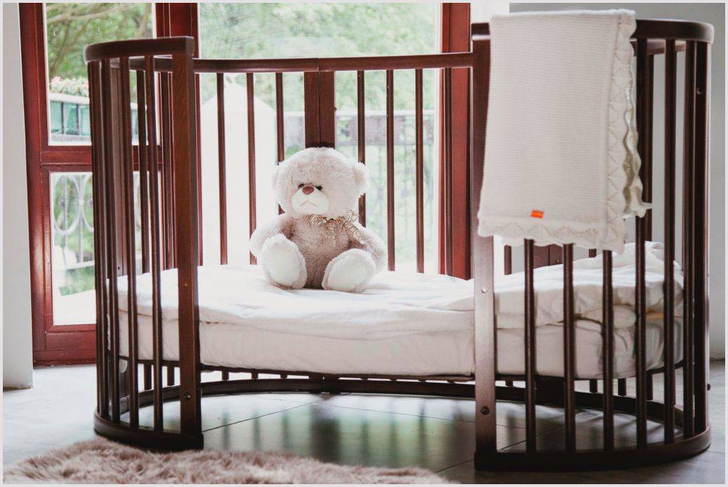 Примеры дизайна круглой и овальной детской кроватки