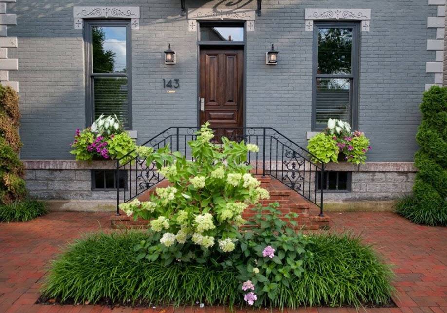 Цветочные клумбы своими руками: 150 фото идей, как красиво декорировать и оформить цветник возле дома