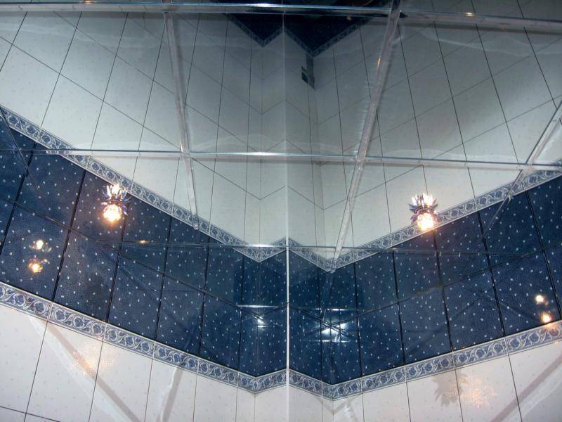 Зеркальный потолок в ванной комнате своими руками: фото, видео