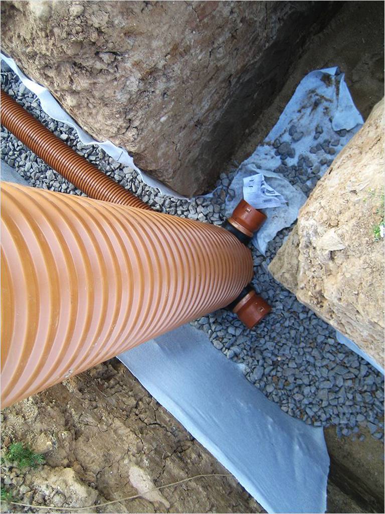 Бетонный и пластиковый дренажный колодец для ливневой канализации – советы по ремонту