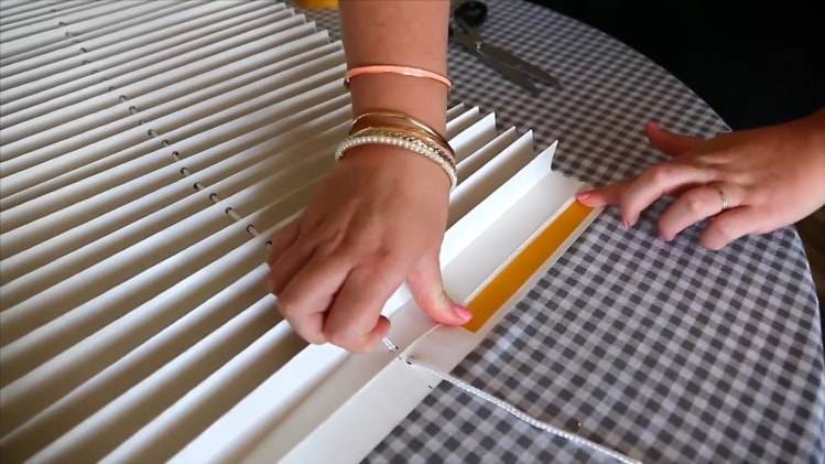 Как сделать бумажные жалюзи своими руками из обоев, пошаговый видео мастер класс