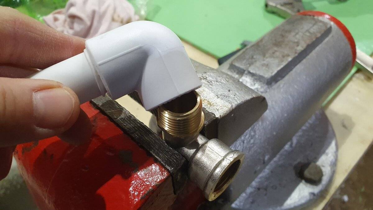 Как заделать течь в трубе без перекрытия воды | инженер подскажет как сделать