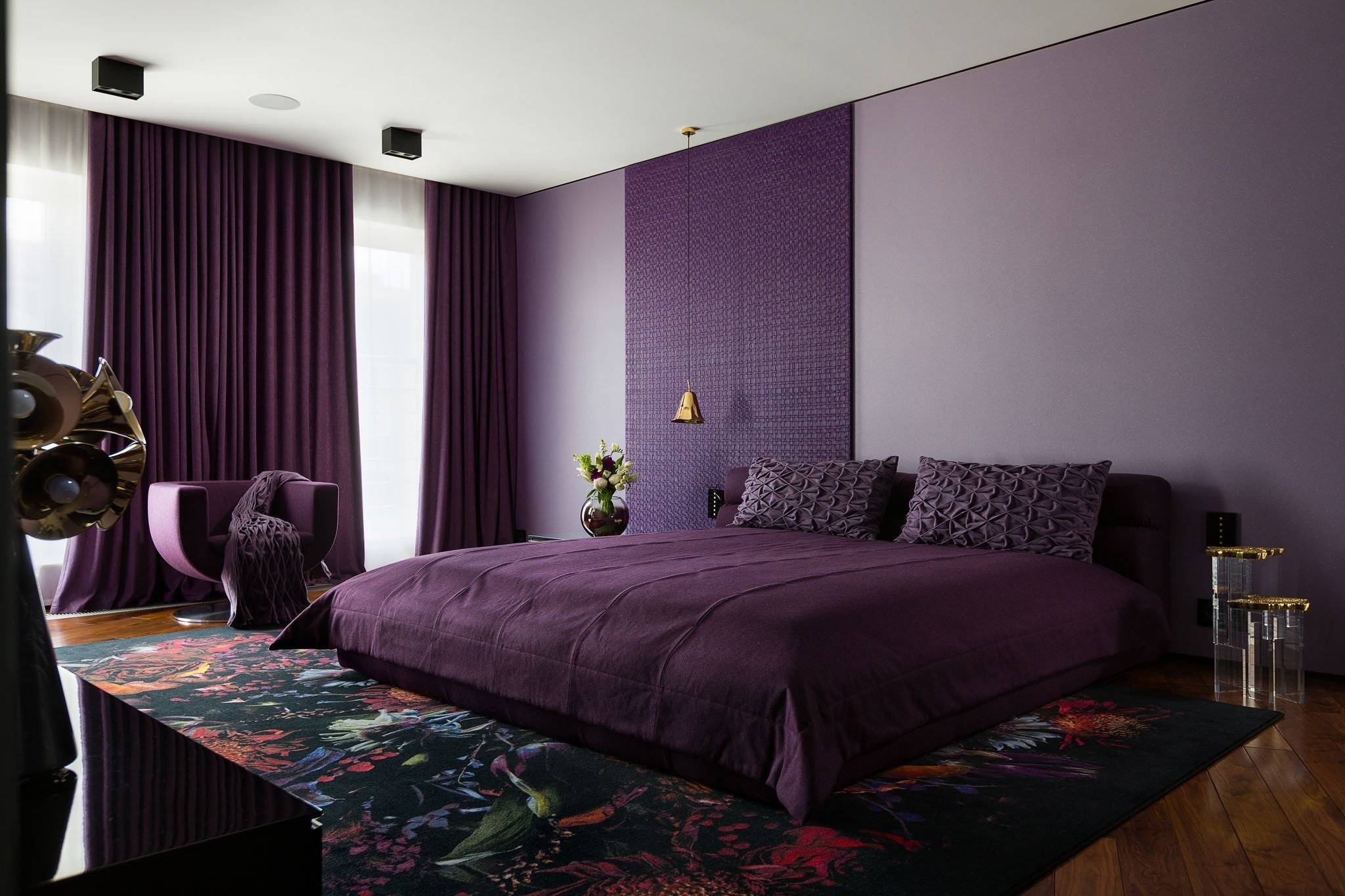 Мебель и пол к сиреневым обоям. сиреневые обои: для стен в интерьере, фото, цвета, с каким сочетаются, тона, бледно сиреневые с цветами, какой цвет дивана подойдет, видео. фиолетовый цвет в ванной