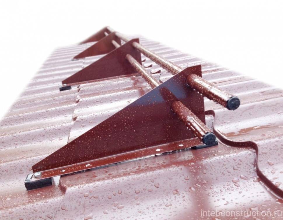 Установка снегозадержателей на крыше из профнастила своими руками — фото, видео инструкция