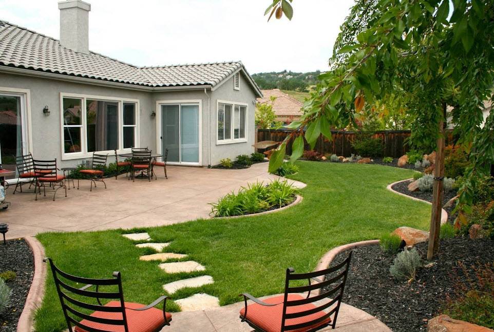 Ландшафтный дизайн двора частного дома своими руками с фото