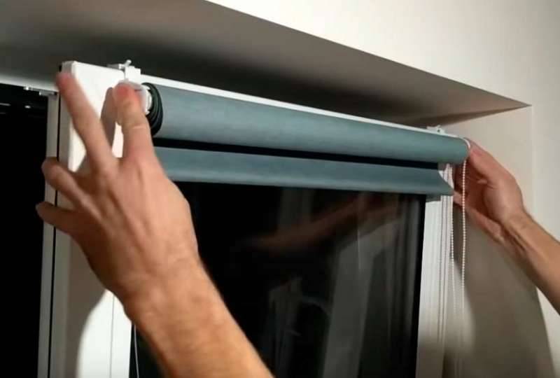 Рулонные шторы на пластиковые окна без сверления: нюансы самостоятельной установки