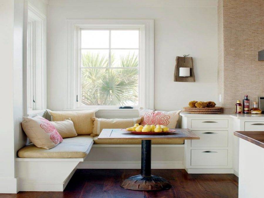 Кухня 10 кв. метров с диваном: расстановка мебели, правила выбора дивана