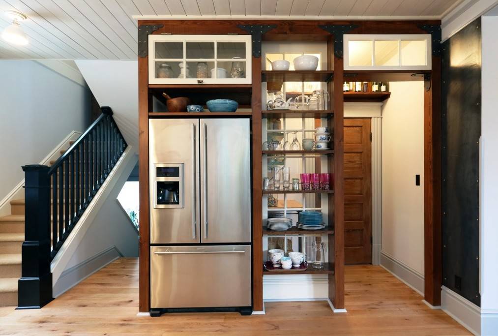 Как спрятать холодильник: 8 гениальных идей