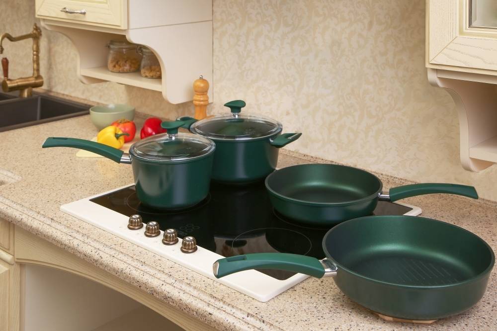 Посуда для стеклокерамической плиты: какой материал подходит для электрической и индукционной варочной панели