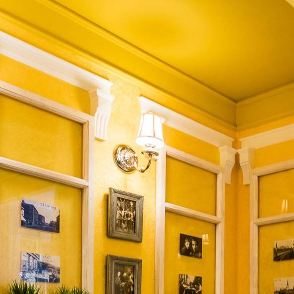 Лепнина на потолке: 60 фото, роскошные идеи под люстру, с патиной, узоры и др.