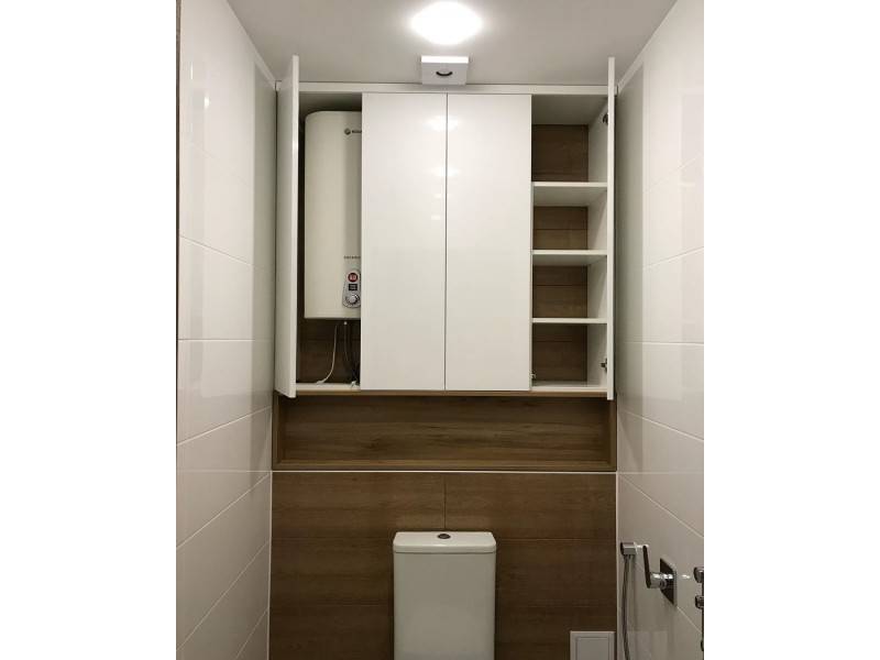 Шкафы в туалете за унитазами (56 фото): встроенные шкафчики-купе и сантехнические шкафы с раковиной, другие модели и их дизайн