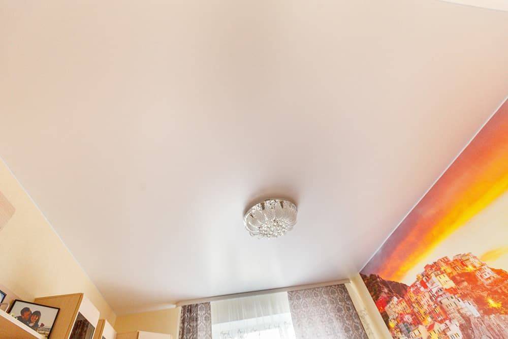 Сатиновые натяжные потолки: 60+ фото, современные варианты оформления