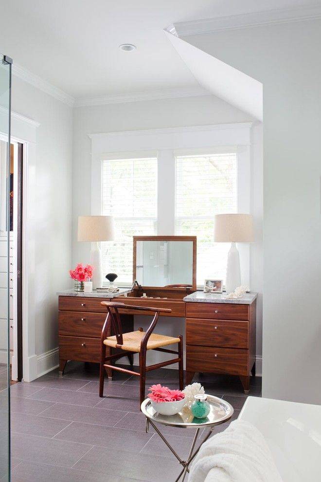 Трюмо в спальню — фото популярных моделей с зеркалом, реальные примеры дизайна и размещения мебели