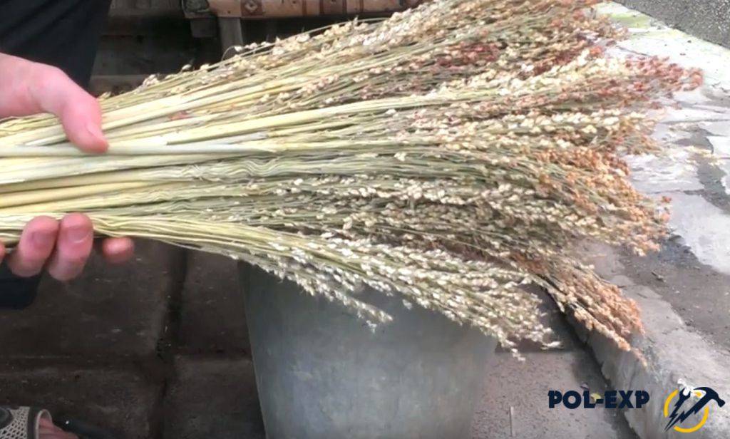 Веник для уборки: из чего делают (сорго, прутья, лыко, полимеры, ветошь, веревки), как выбрать для дома и улицы, для чего замачивать, как запарить?