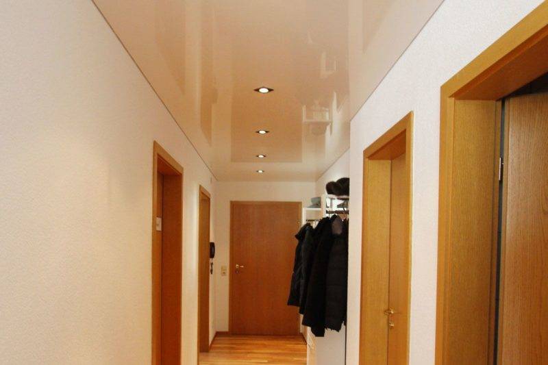 Расположение точечных светильников на натяжном потолке в комнатах, фото