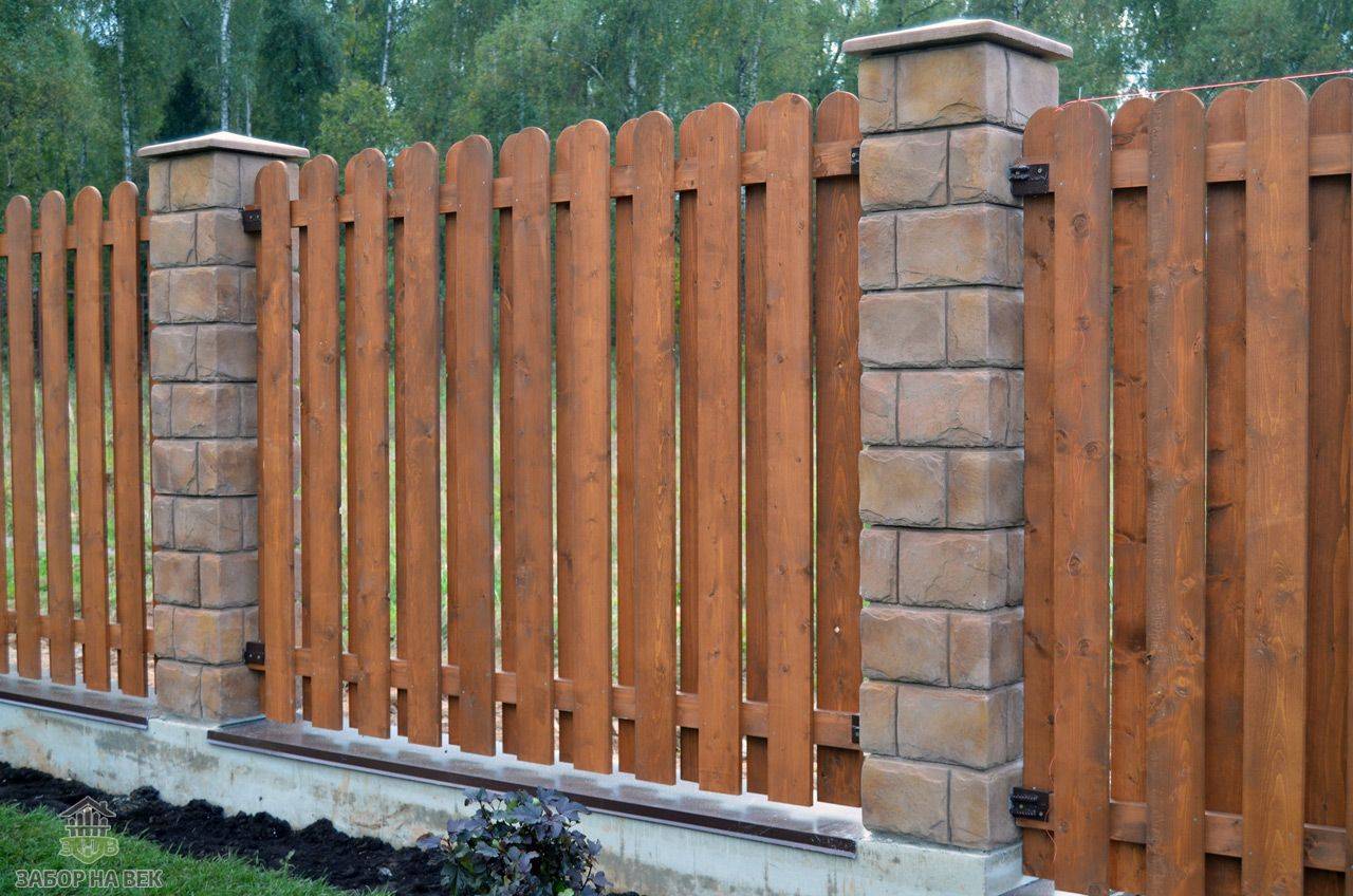 Деревянный забор: простая и подробная инструкция установки и оформления забора (125 фото-идей)
