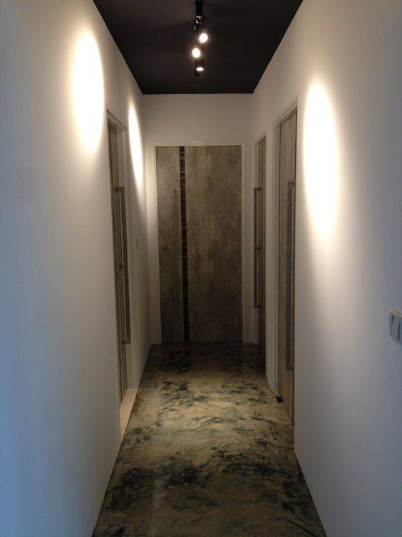 Чем отделать стены в коридоре: выбор отделки, фото оформления