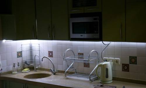 Подсветка для кухни под шкафы, какую выбрать, примеры