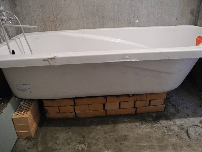 Как закрепить ванну к стене - акриловую ванну