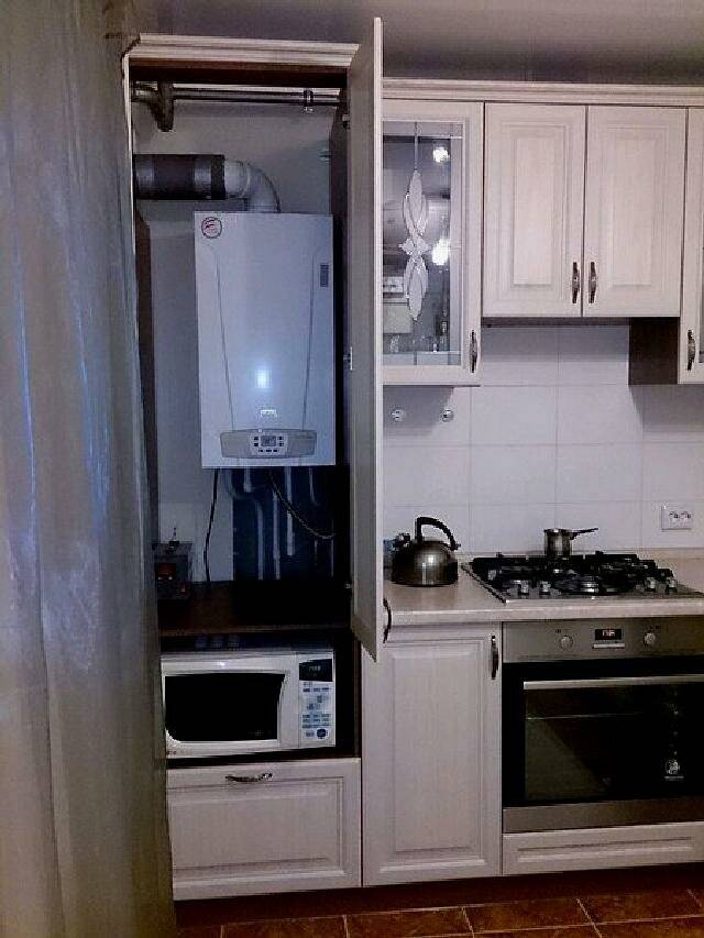 Компактно и функционально: идеи дизайна кухни в хрущевке с холодильником, газовой колонкой (+52 фото)