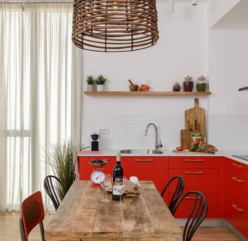 Красная кухня в интерьере +75 фото