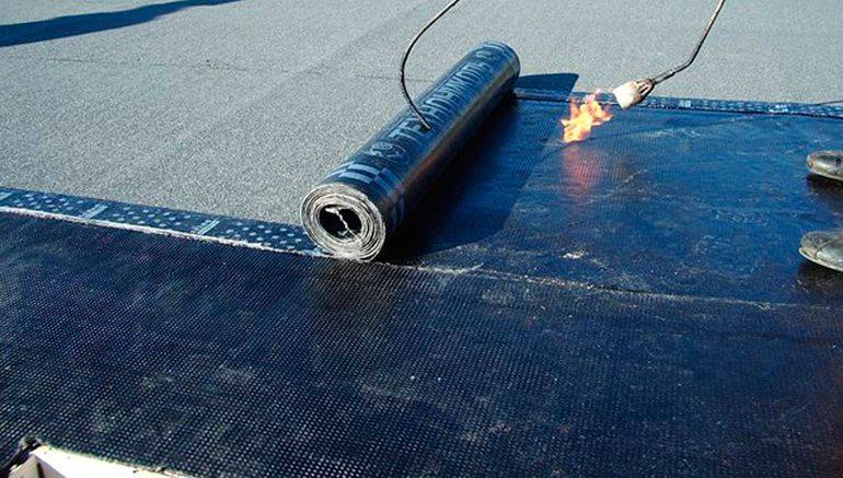 Наплавляемая кровля – технология укладки покрытия на основание крыши