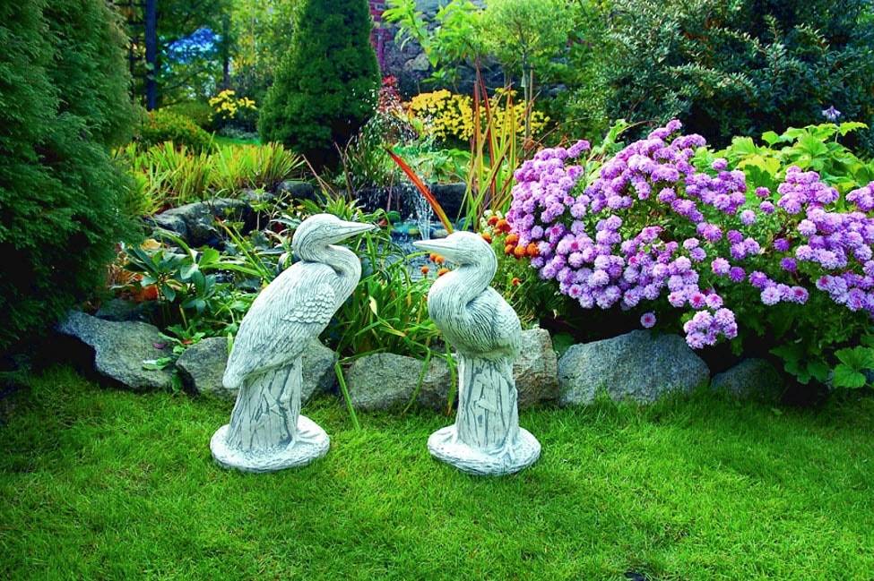 Использование скульптур и статуй в ландшафте сада