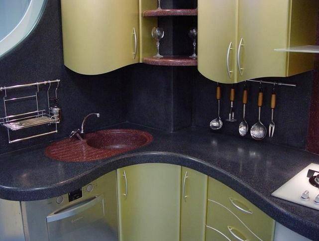 Угловые малогабаритные кухни (103 фото): варианты дизайна кухонь для небольших квартир, нюансы размещения кухонного гарнитура и холодильника