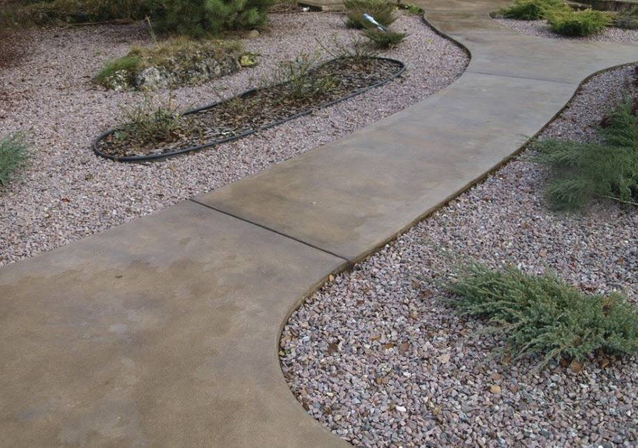 Садовые дорожки из бетона: технология изготовления, варианты декорирования, фото