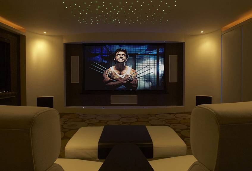 Домашний кинотеатр в гостиной: как оформить место для просмотра кино в общей комнате (35 фото)