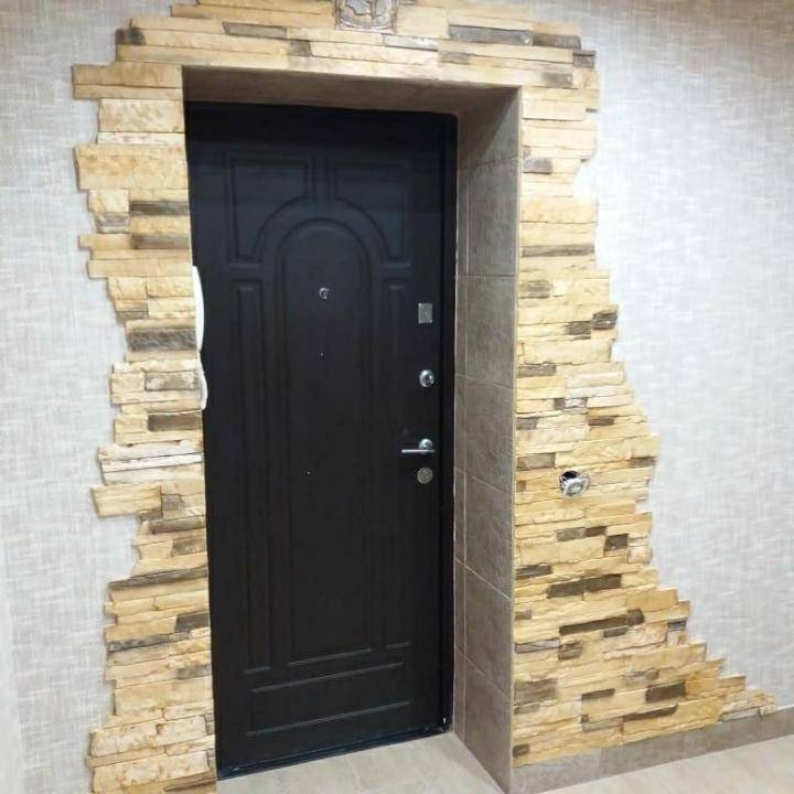 Обивка металлических дверей (38 фото): отделка входной двери изнутри, обшивка и облицовка декоративным камнем