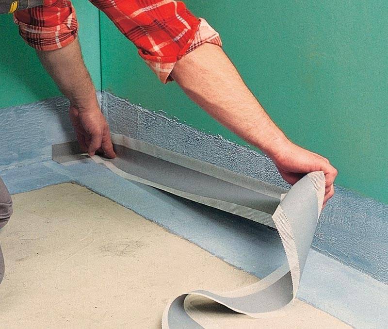Гидроизоляция ванной комнаты под плитку: что лучше выбрать?