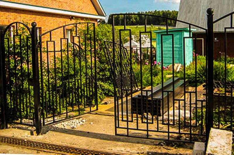 Декоративный забор на дачном участке своими руками — обзор современных идей (112 фото новинок дизайна)