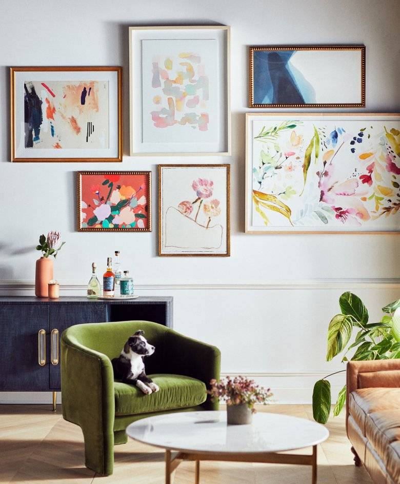 Картины в гостиную (как подобрать и разместить): лучшие идеи применения и советы по декору стен
