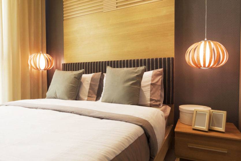 Варианты выбора прикроватных светильников для спальной комнаты