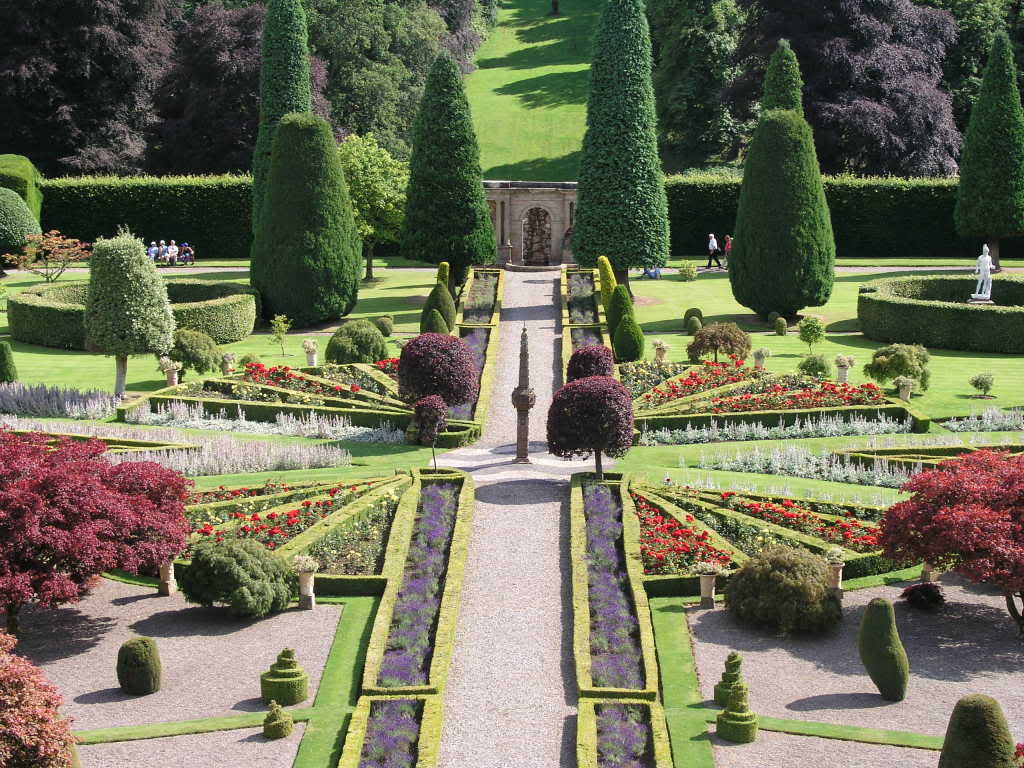 drummond castle garden