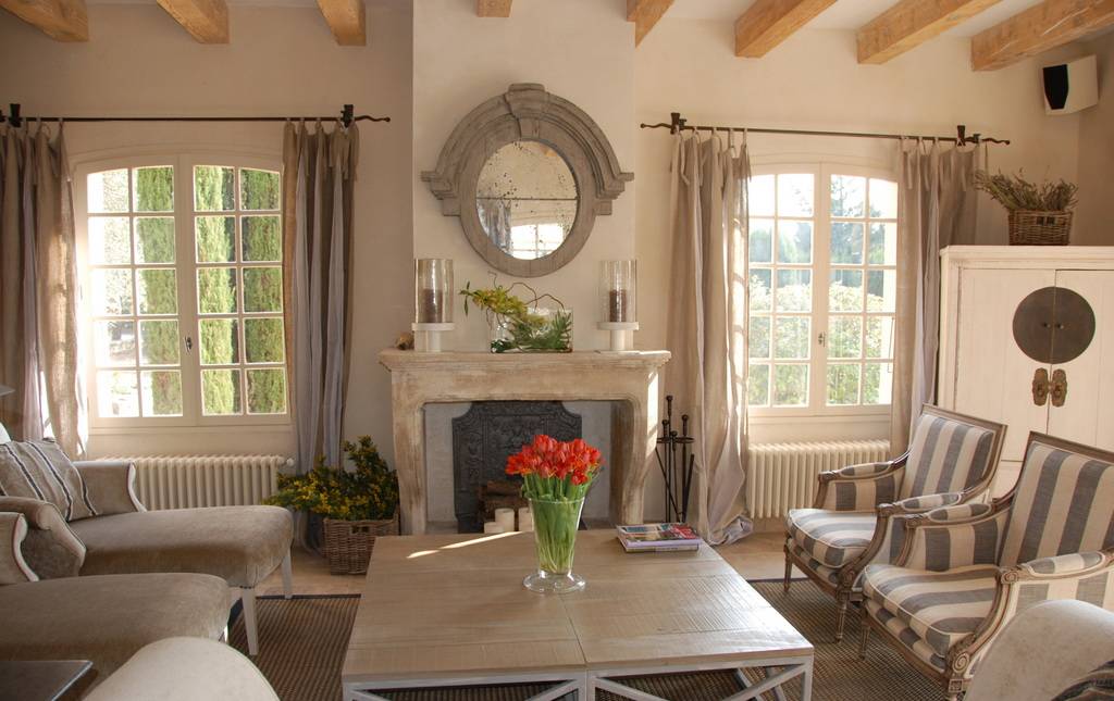Очень красивый стиль прованс в интерьере загородного дома: отделка стен, цвета
 - 47 фото